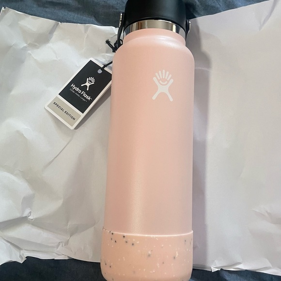 Hydro Flask - 40oz - Special Edition - Picture 1 of 4